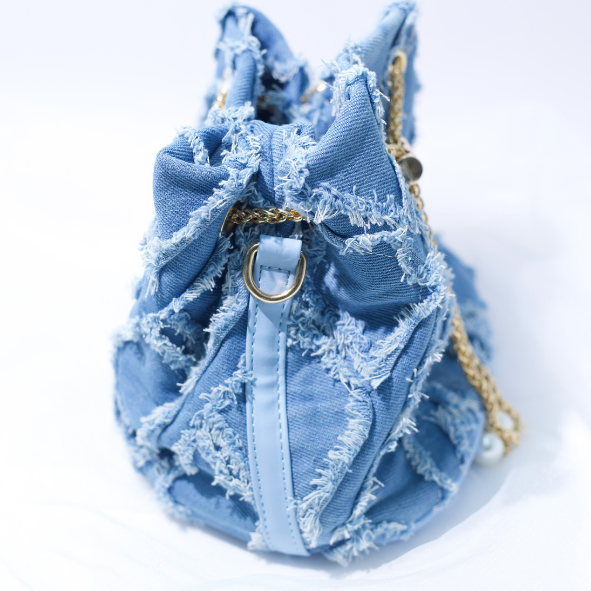 Levi (Blue)