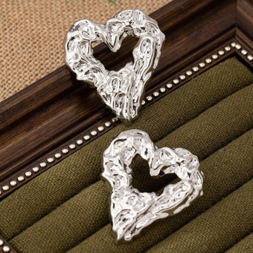 Demure (Silver)