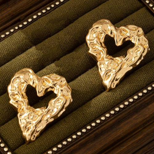 Demure (Gold)