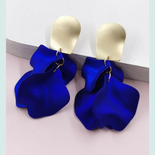 Does He Loves Me (Blue)